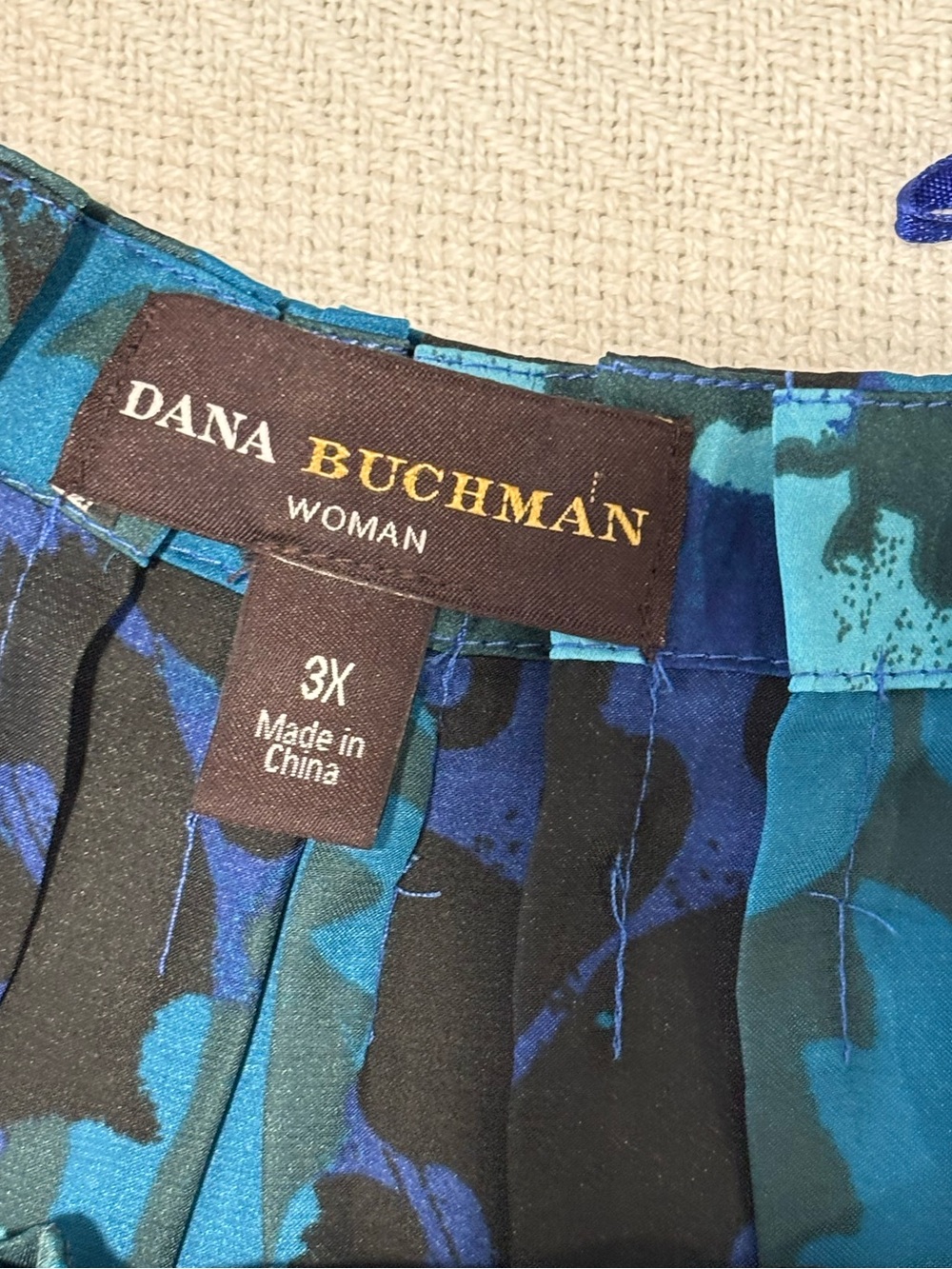 Dana Buchman Blue & Black Abstract Floral V-Neck Blouse with 3/4 Sleeves - Picture 3 of 8